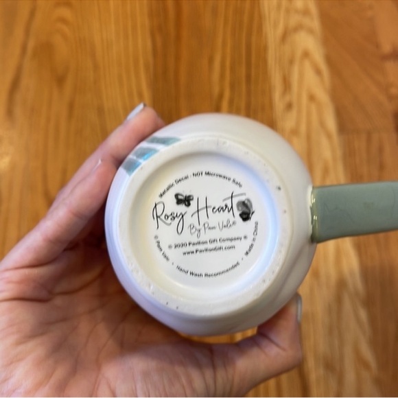 New in Box Rosy Heart "Friends" 16 oz. Mug - Picture 12 of 13